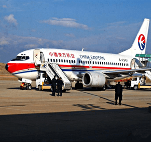 三亚凤凰机场货运航空快运业稳步发展的原因是什么？